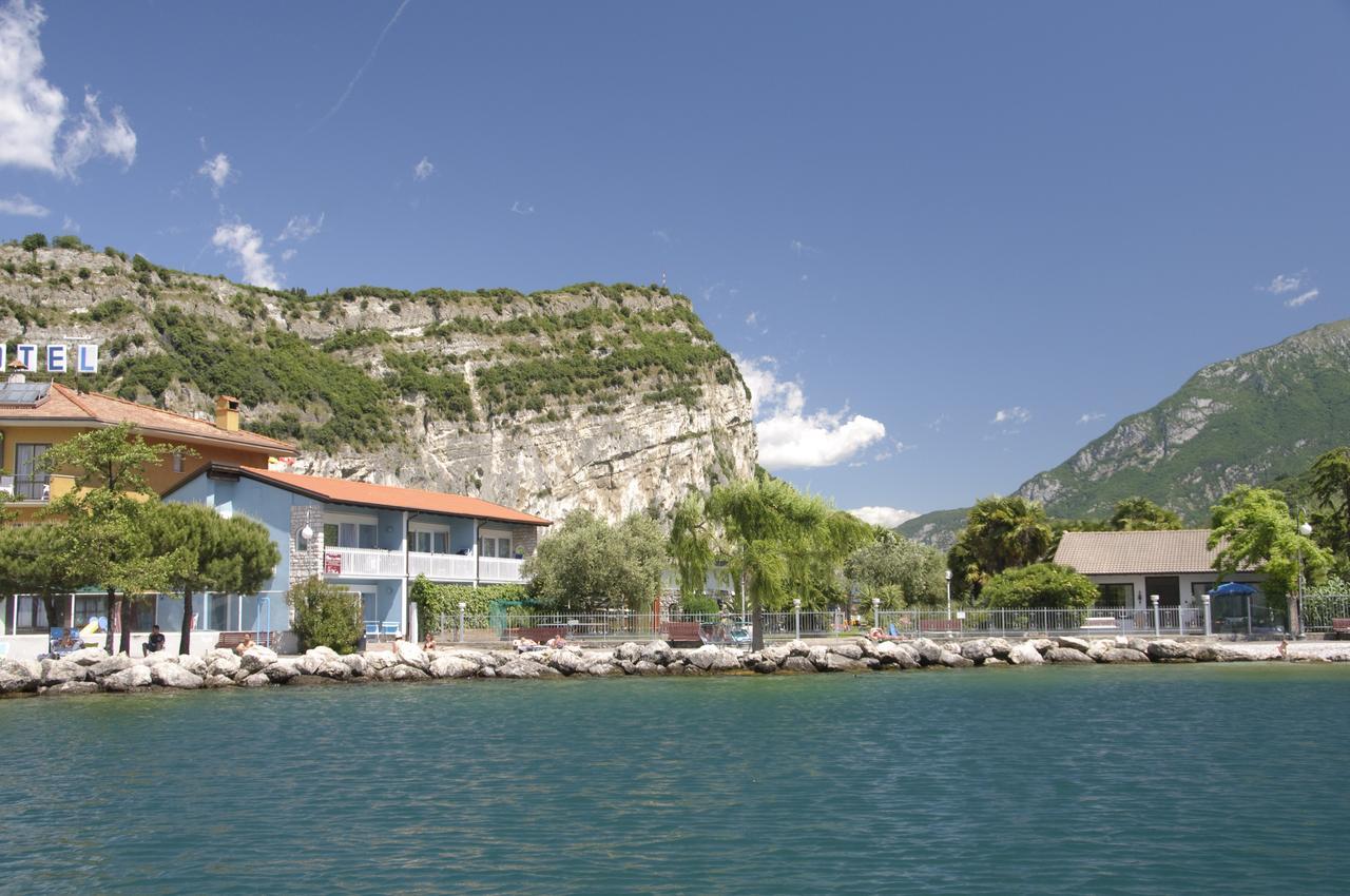 Casa Toblini Al Lago On The Beach Torbole Sul Garda Exterior foto